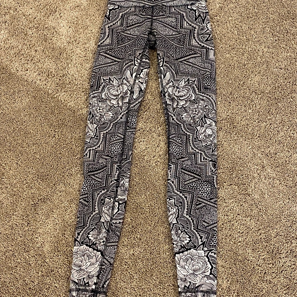 Lululemon Athletica Black and Gray Patterned Leggings